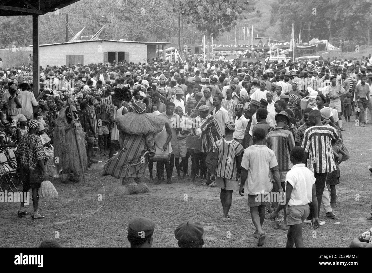 Il trambusto con alcuni musicisti in un festival in Sierra Leone. Foto Stock