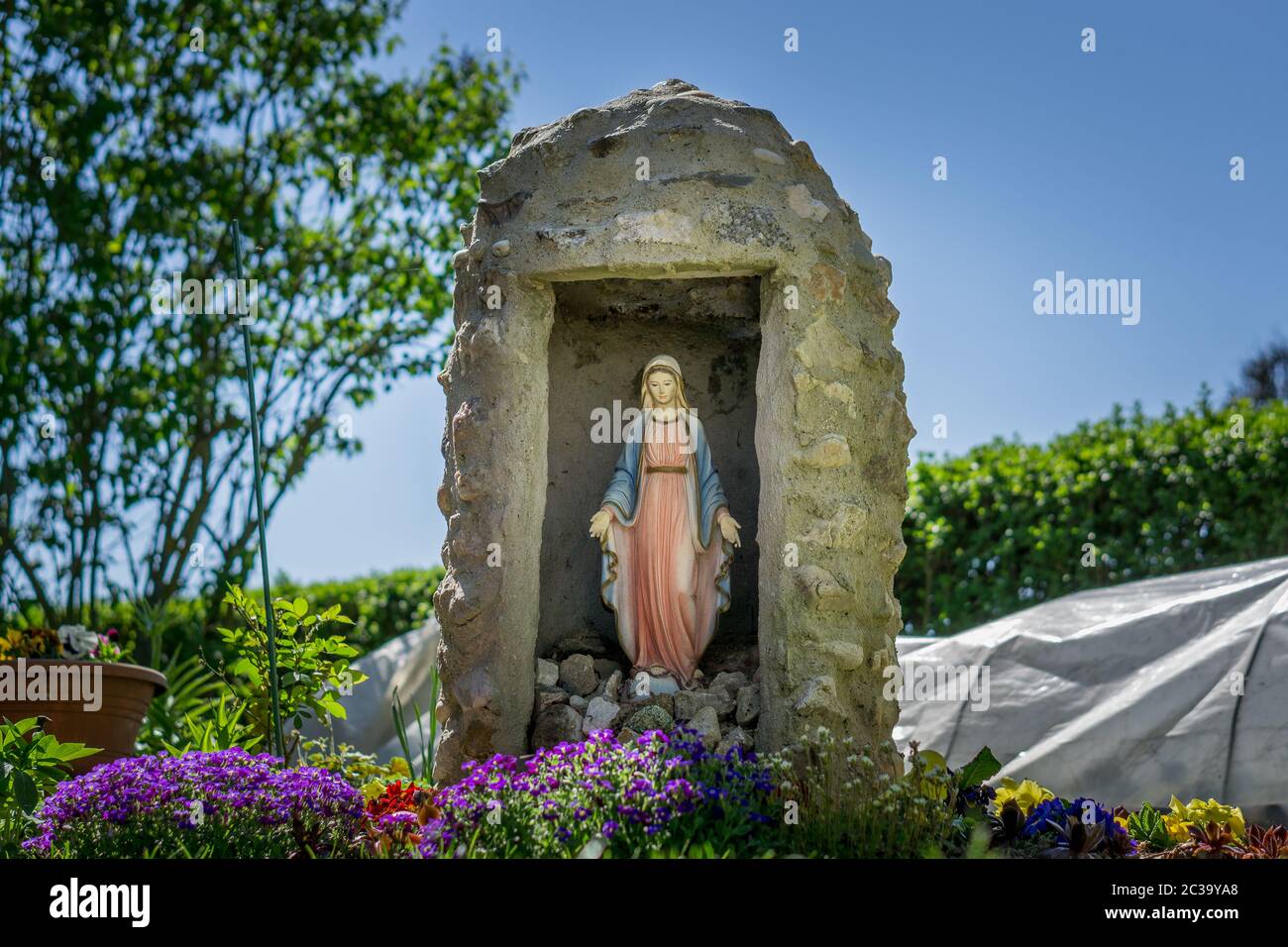 Grotta Da Giardino Per Madonna Madonna nella grotta rupestre immagini e fotografie stock ad alta