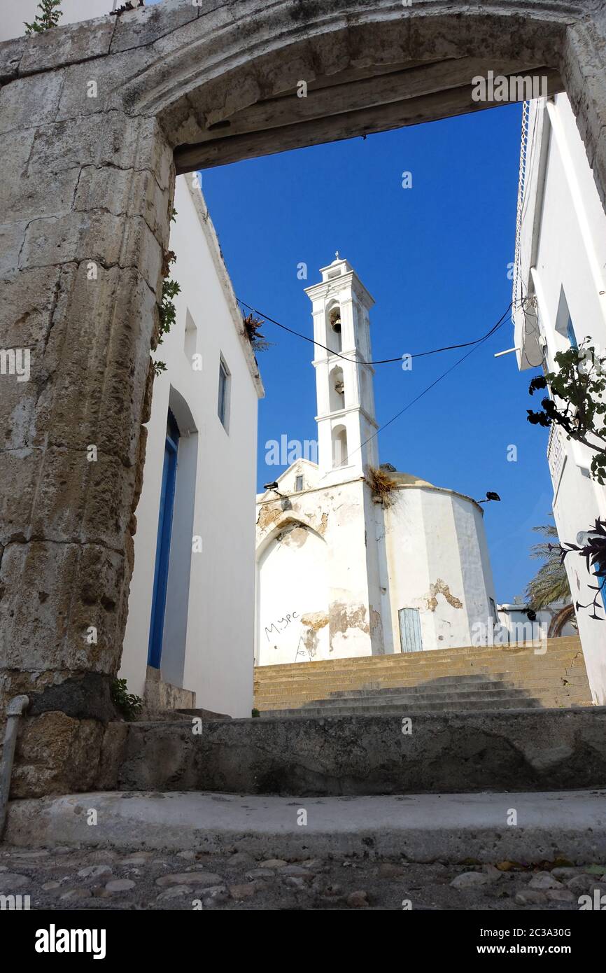 Renovierungsbedüftige griechisch orthodoxe Erzengel Michael Kirche mit Ikonenmuseum, Girne / Kyrenia, Türkische Republik Nordzypern Foto Stock