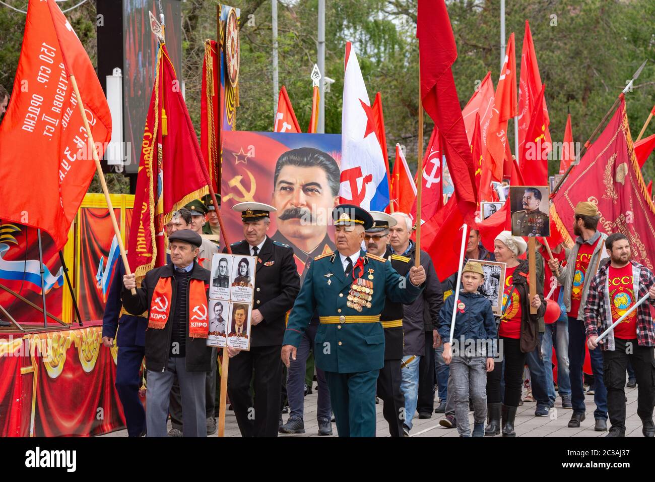 Anapa, Russia - 9 maggio 2019: Rappresentanti del Partito Comunista di Russia in una processione festosa in onore della Giornata della Vittoria Foto Stock