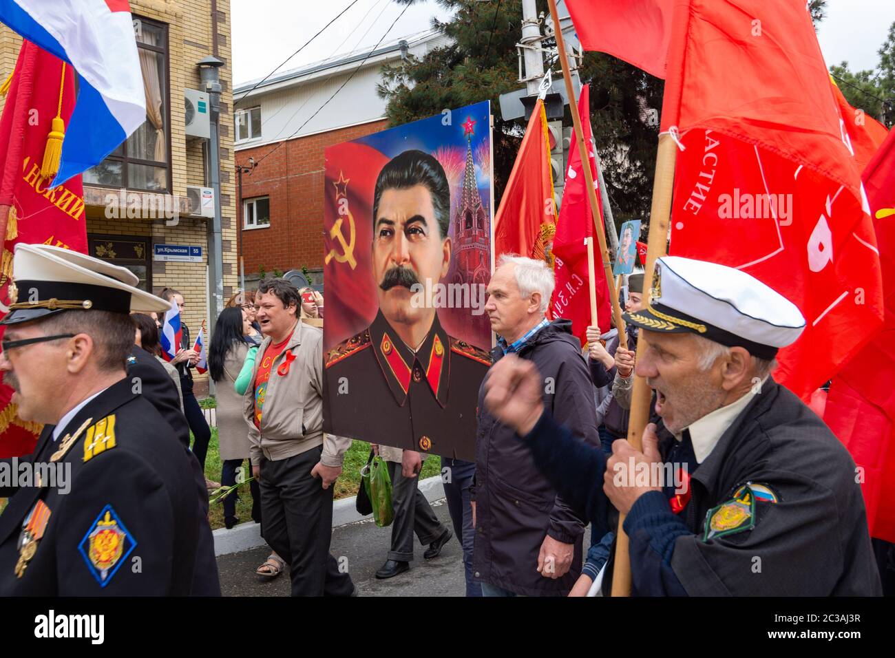 Anapa, Russia - 9 maggio 2019: Rappresentanti del Partito Comunista di Russia in una processione festosa in onore della Giornata della Vittoria Foto Stock