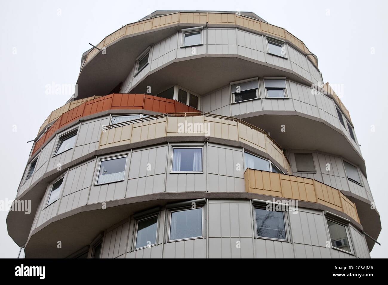 La torta scivolata, alto edificio residenziale, Herne, Nord Reno-Westfalia, Germania, Europa Foto Stock