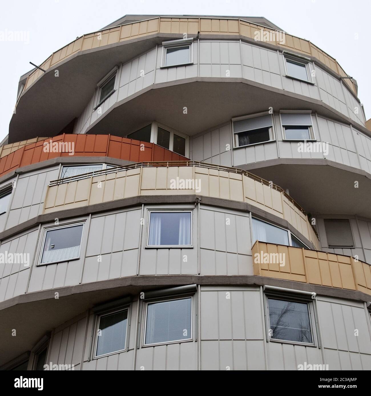 La torta scivolata, alto edificio residenziale, Herne, Nord Reno-Westfalia, Germania, Europa Foto Stock