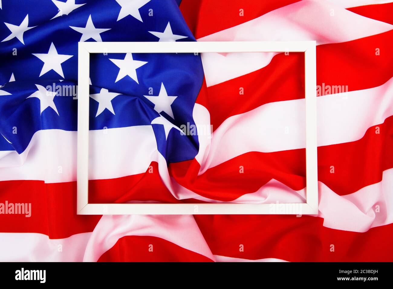 Il giorno del presidente concetto, laici flat top view, America Bandiera e photo frame sfondo con copia spazio per il testo Foto Stock