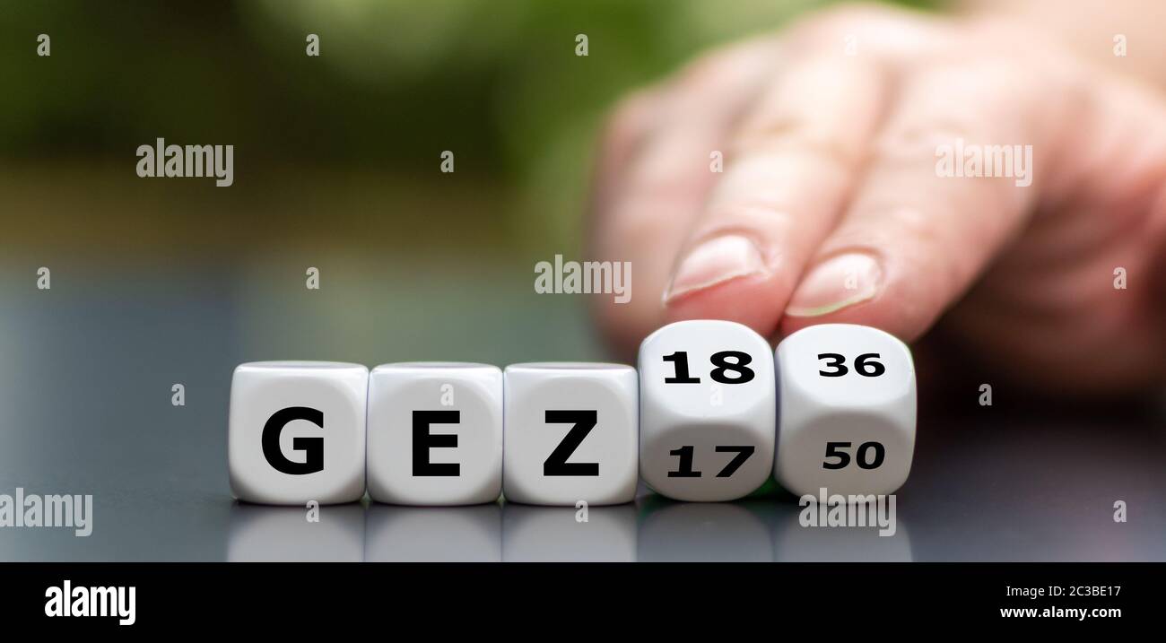Simbolo dell'aumento della tassa di trasmissione pubblica da 17,50 EUR a 18,36 EUR della «GEZ» tedesca (ente pubblico di radiodiffusione). Foto Stock