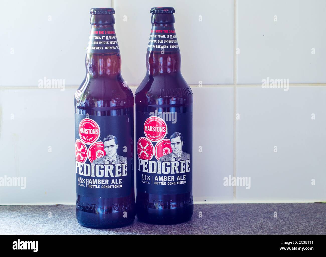Bottiglie di vetro di Pediagree Amber Craft Beer UK Foto Stock