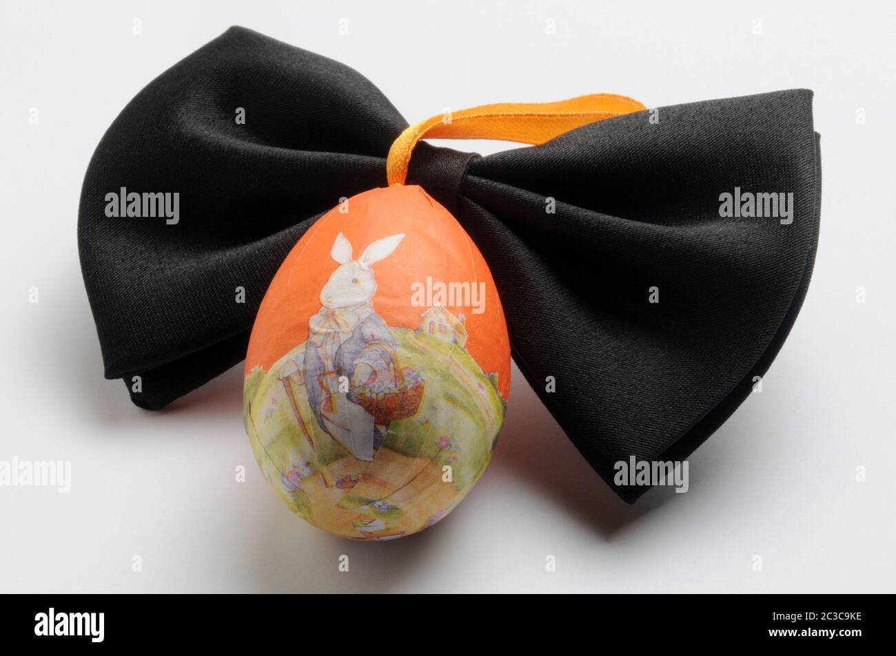 Cravatta nera con uovo di pasqua Foto Stock