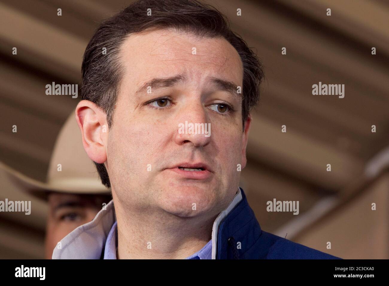 Ovest, Texas Stati Uniti, aprile 19 2013: Stati Uniti Il senatore Ted Cruz del Texas parla ai giornalisti durante una conferenza stampa due giorni dopo che un impianto di fertilizzanti è esploso nella piccola città del Texas centrale, uccidendo 14 persone e danneggiando o distruggendo centinaia di case e imprese.©Marjorie Kamys Cotera/Daemmrich Photography Foto Stock