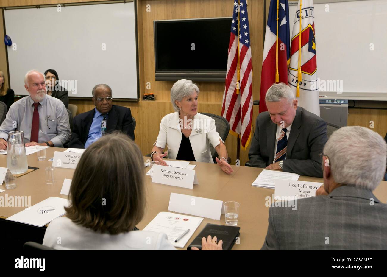 Austin Texas USA, 8 agosto 2013: Il Segretario DELLA Salute E dei servizi umani Kathleen Sebelius incontra i politici e i leader di Austin del settore sanitario per discutere della Patient Protection and Affordable Care Act. ©Marjorie Kamys Cotera/Daemmrich Photography Foto Stock