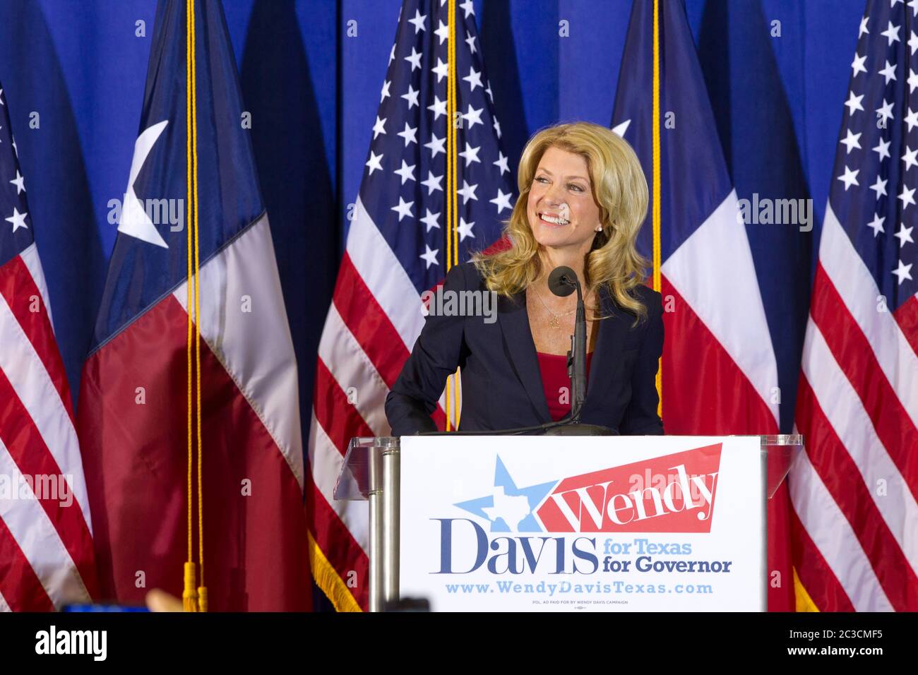 3rd ottobre 2013 Haltom City, Texas USA: Il senatore democratico dello stato del Texas Wendy Davis annuncia la sua candidatura per Governatore del Texas. Davis ha filibusted per 11 ore a fine giugno contro una legge restrittiva sull'aborto al Senato. Il suo avversario repubblicano è il procuratore generale del Texas Greg Abbott. ©Marjorie Kamys Cotera/Daemmrich Photography Foto Stock