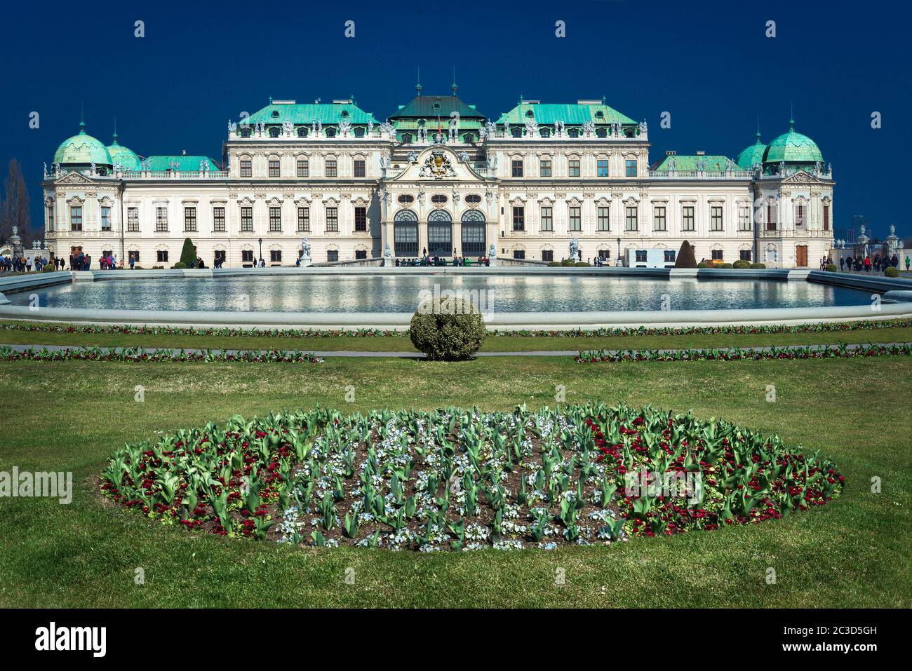 Belvedere Palace Vienna, edificio storico e punto di riferimento con giardino e fontana Foto Stock