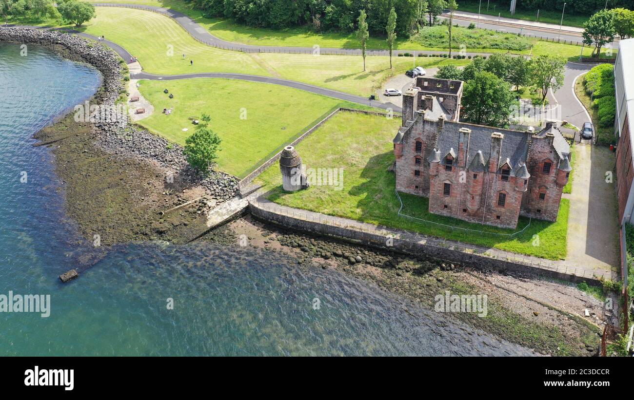 Vista aerea del castello di Newark Port Glasgow Inverclyde Foto Stock