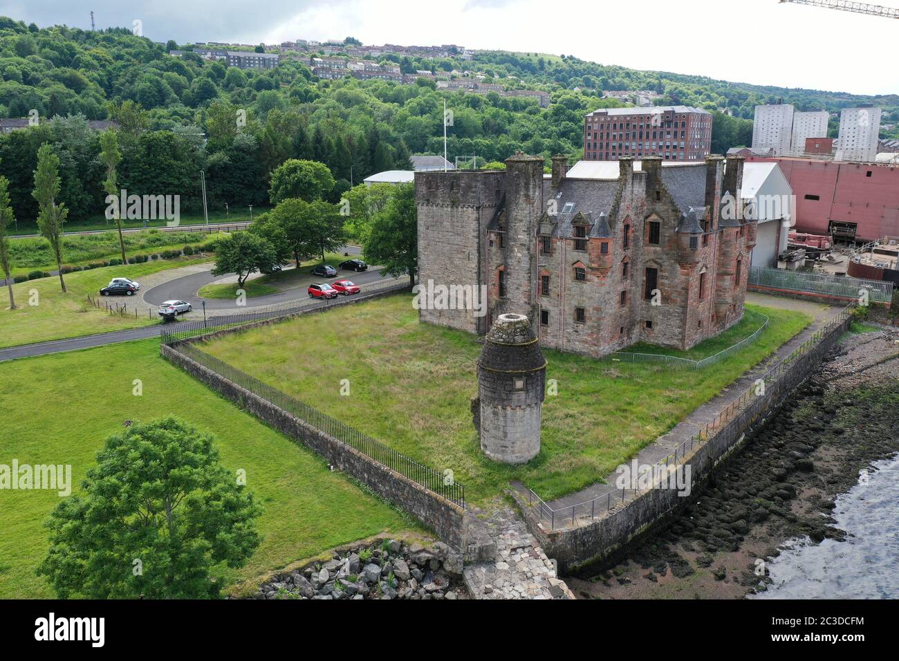 Vista aerea del castello di Newark Port Glasgow Inverclyde Foto Stock