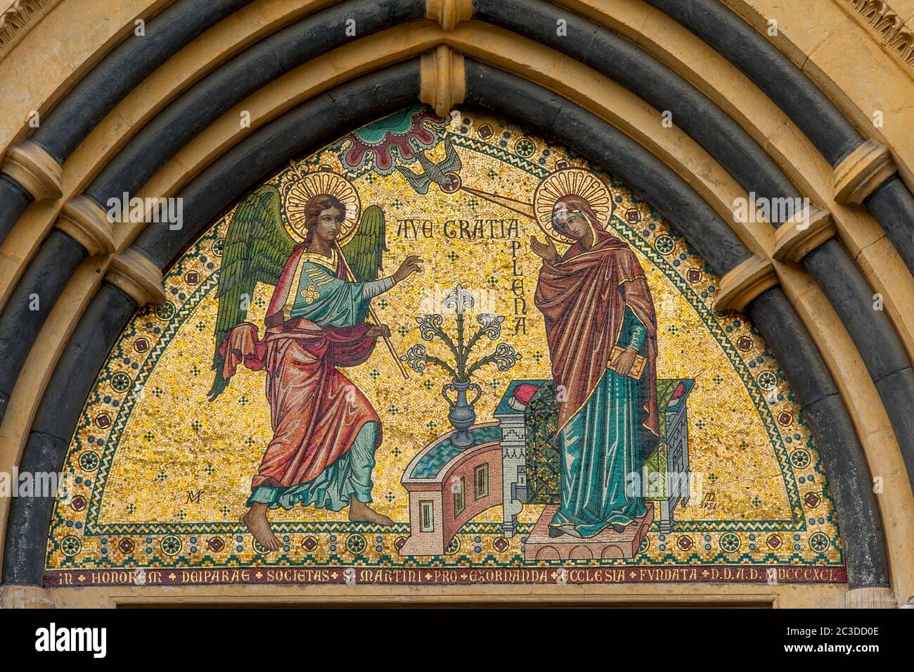 Particolare del mosaico sopra la porta settentrionale della Cattedrale di Bonn (basilica romanica), una chiesa cattolica romana a Bonn, Germania. Foto Stock