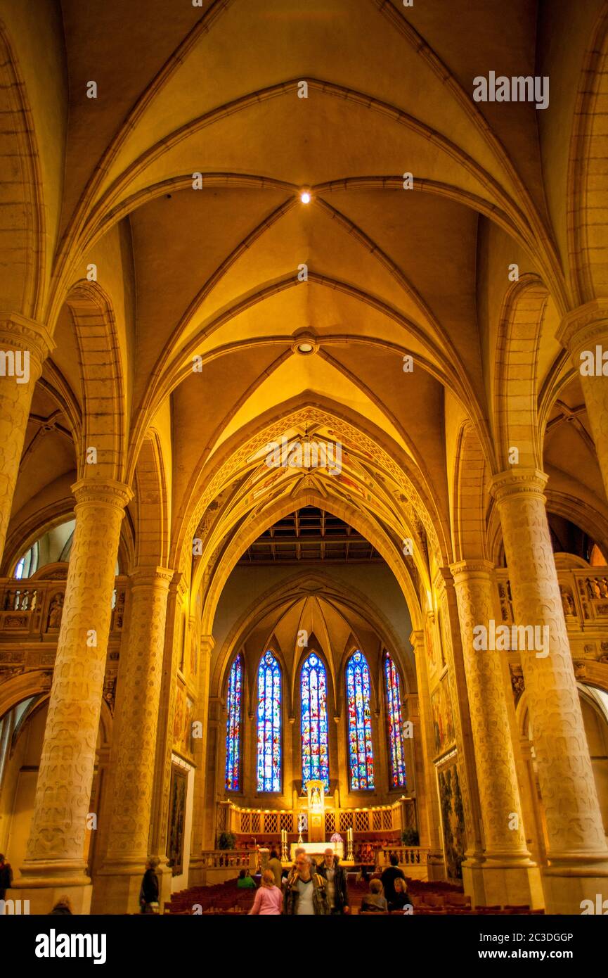 L'interno della Cattedrale di Notre-Dame (architettura tardo gotica), una Cattedrale cattolica romana di Lussemburgo, nel sud del Lussemburgo. Foto Stock L'interno della Cattedrale di Notre-Dame (architettura tardo gotica), una Cattedrale cattolica romana di Lussemburgo, nel sud del Lussemburgo. Foto Stock