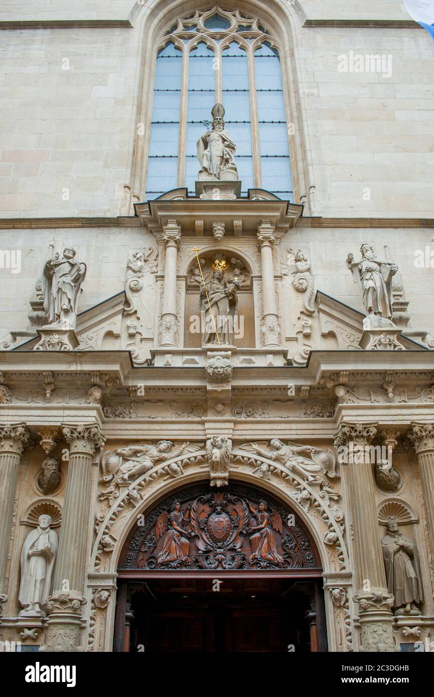Particolare della Cattedrale di Notre-Dame (architettura tardo gotica), una Cattedrale cattolica romana di Lussemburgo, nel sud del Lussemburgo. Foto Stock Particolare della Cattedrale di Notre-Dame (architettura tardo gotica), una Cattedrale cattolica romana di Lussemburgo, nel sud del Lussemburgo. Foto Stock