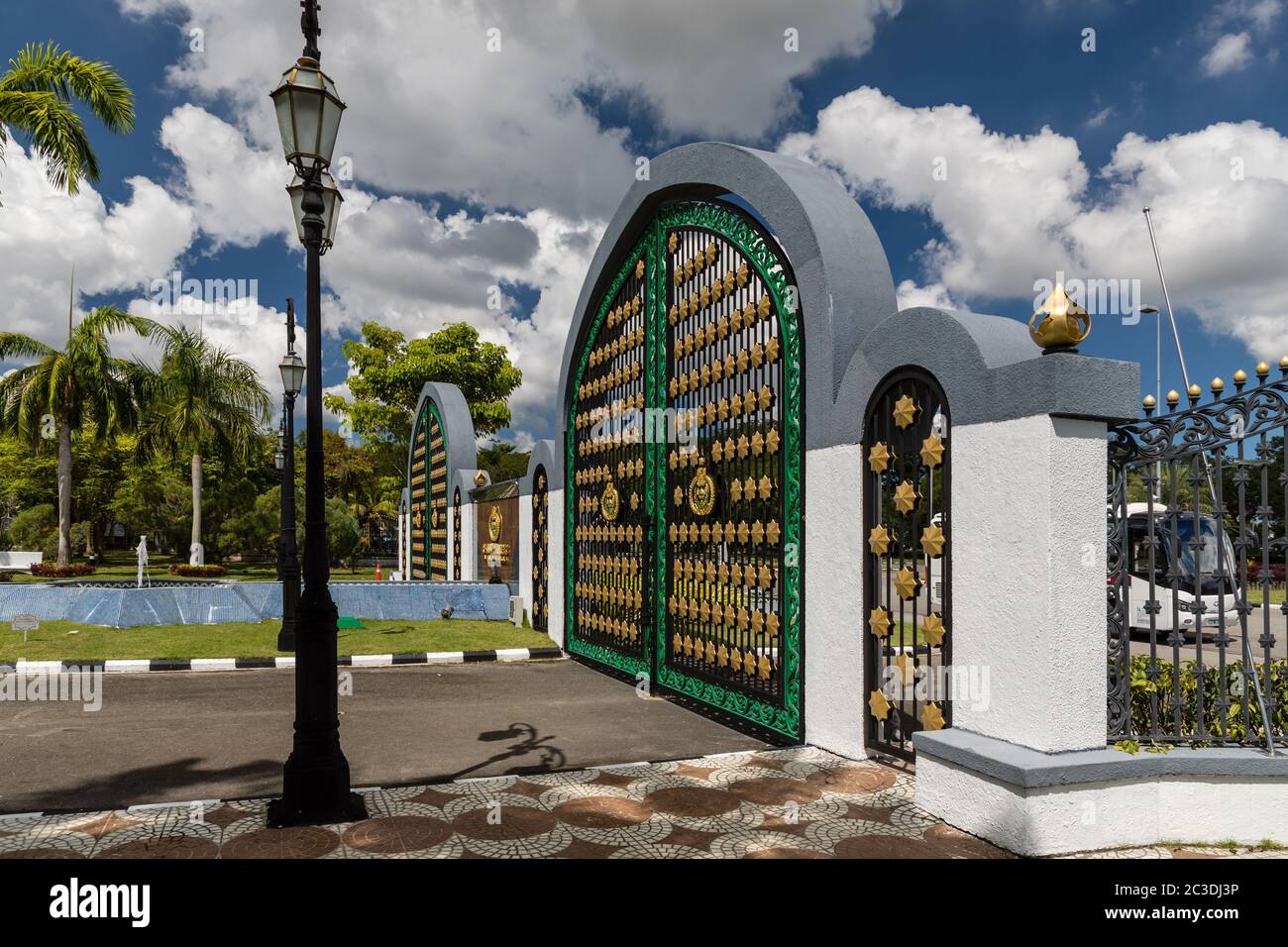Porta di accesso alla Moschea Bolkiah di JaME ASR Hassanil per sua altezza reale, ministri e VIP a Bandar seri Begawan, Brunei Foto Stock