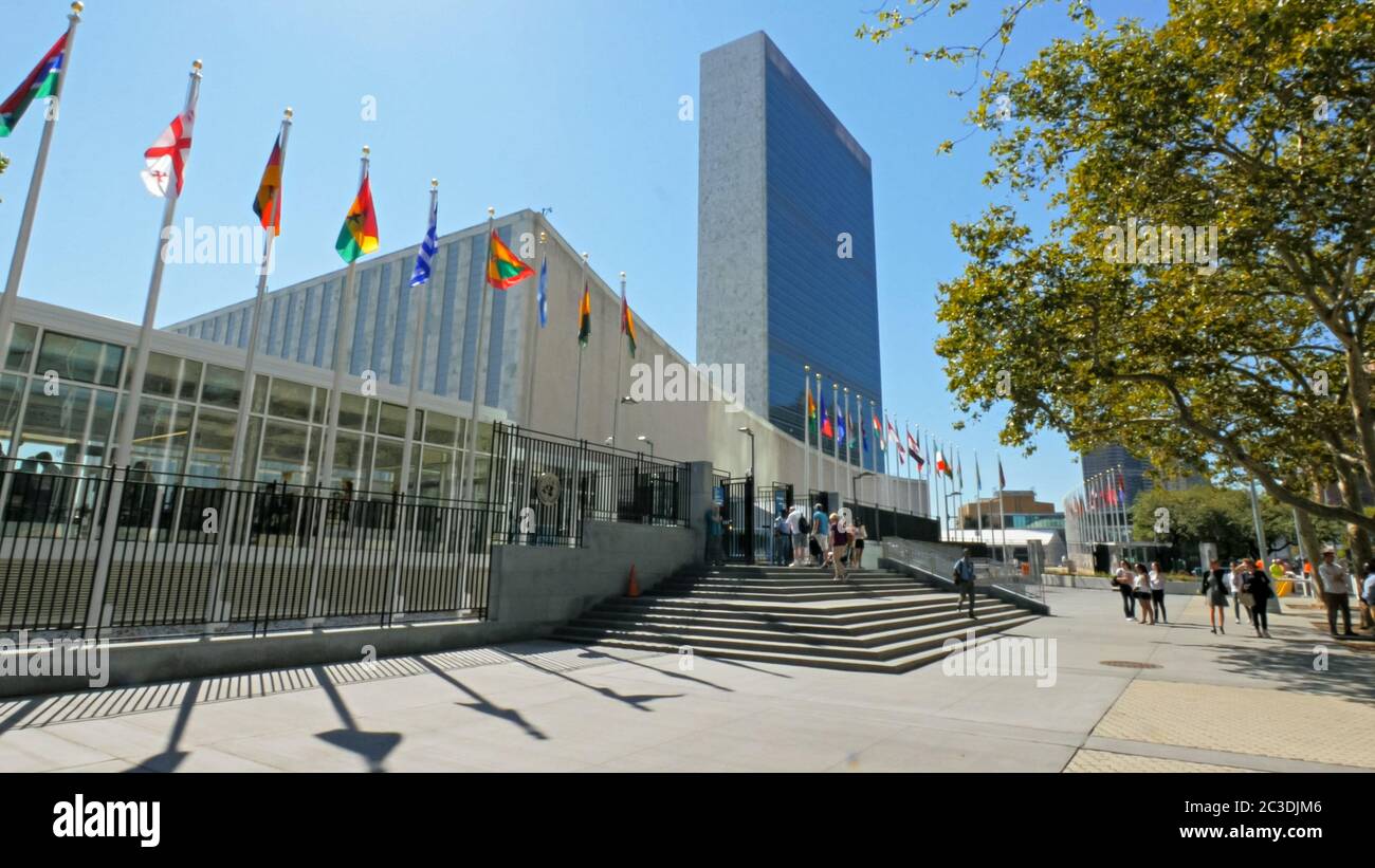 NEW YORK, NEW YORK, USA - 16 SETTEMBRE 2015: Ampia vista dell'esterno dell'edificio delle Nazioni unite, ny Foto Stock