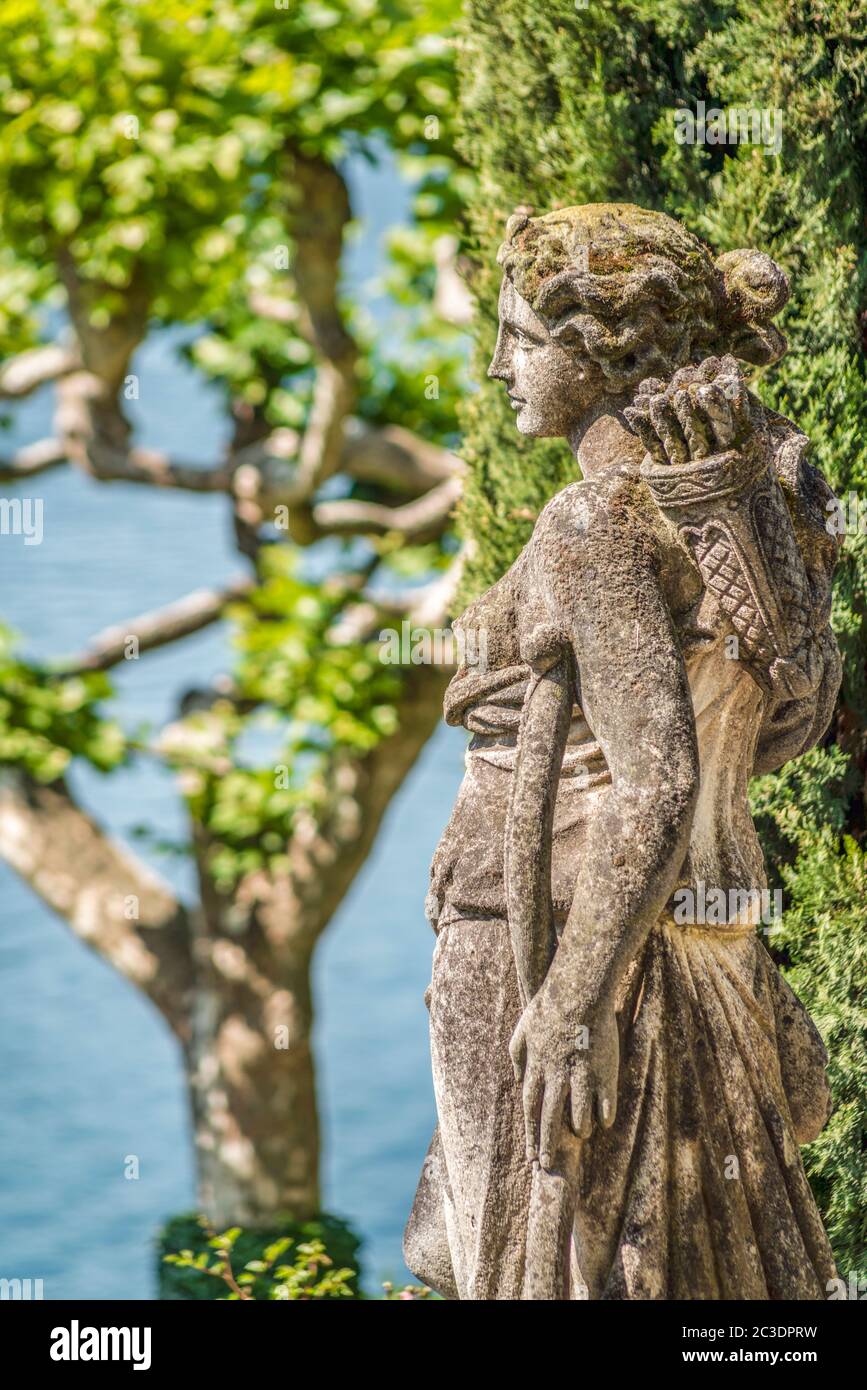 Scultura romana della dea Diana al Giardino di Villa Balbianello, Lenno, Lago di Como, Lombardia, Italia Foto Stock