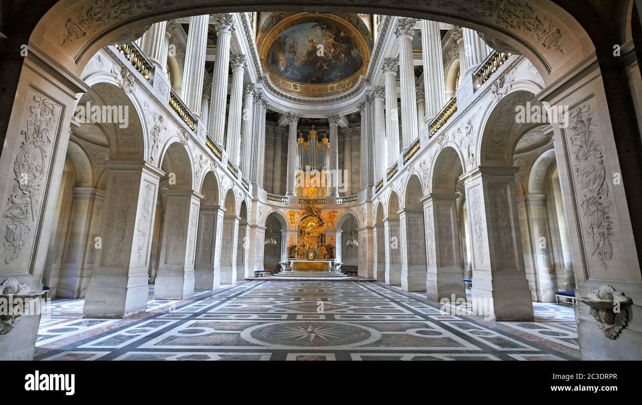 VERSAILLES, PARIGI, FRANCIA - 23 SETTEMBRE 2015: La cappella reale nel palazzo di versailles Foto Stock