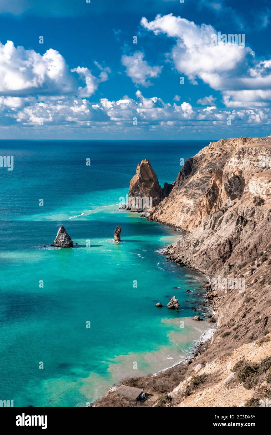 capo Fiolent mare, acqua azzurra dopo tempesta, nuvole Foto Stock