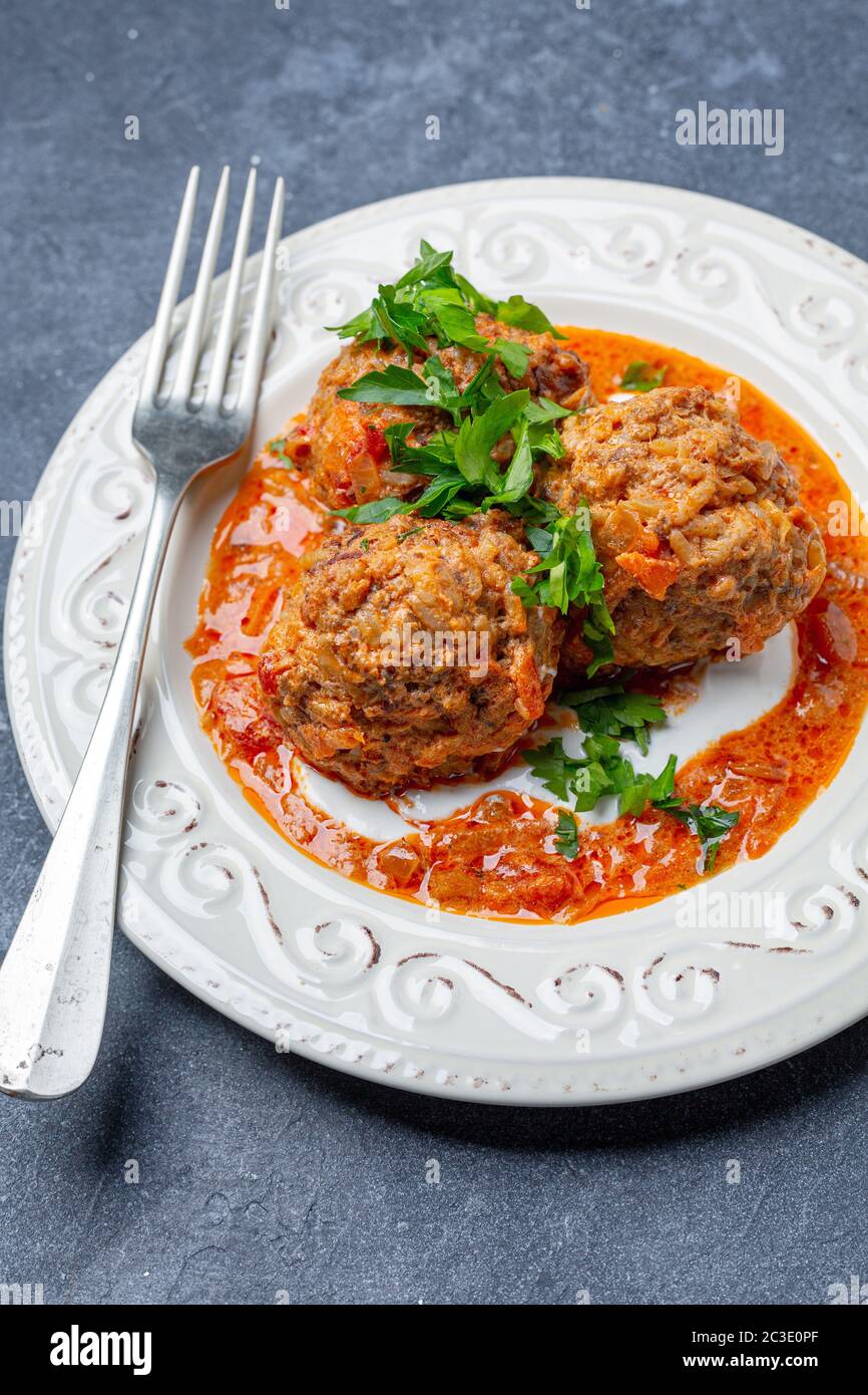 Deliziose polpette fatte in casa in salsa di pomodoro. Foto Stock