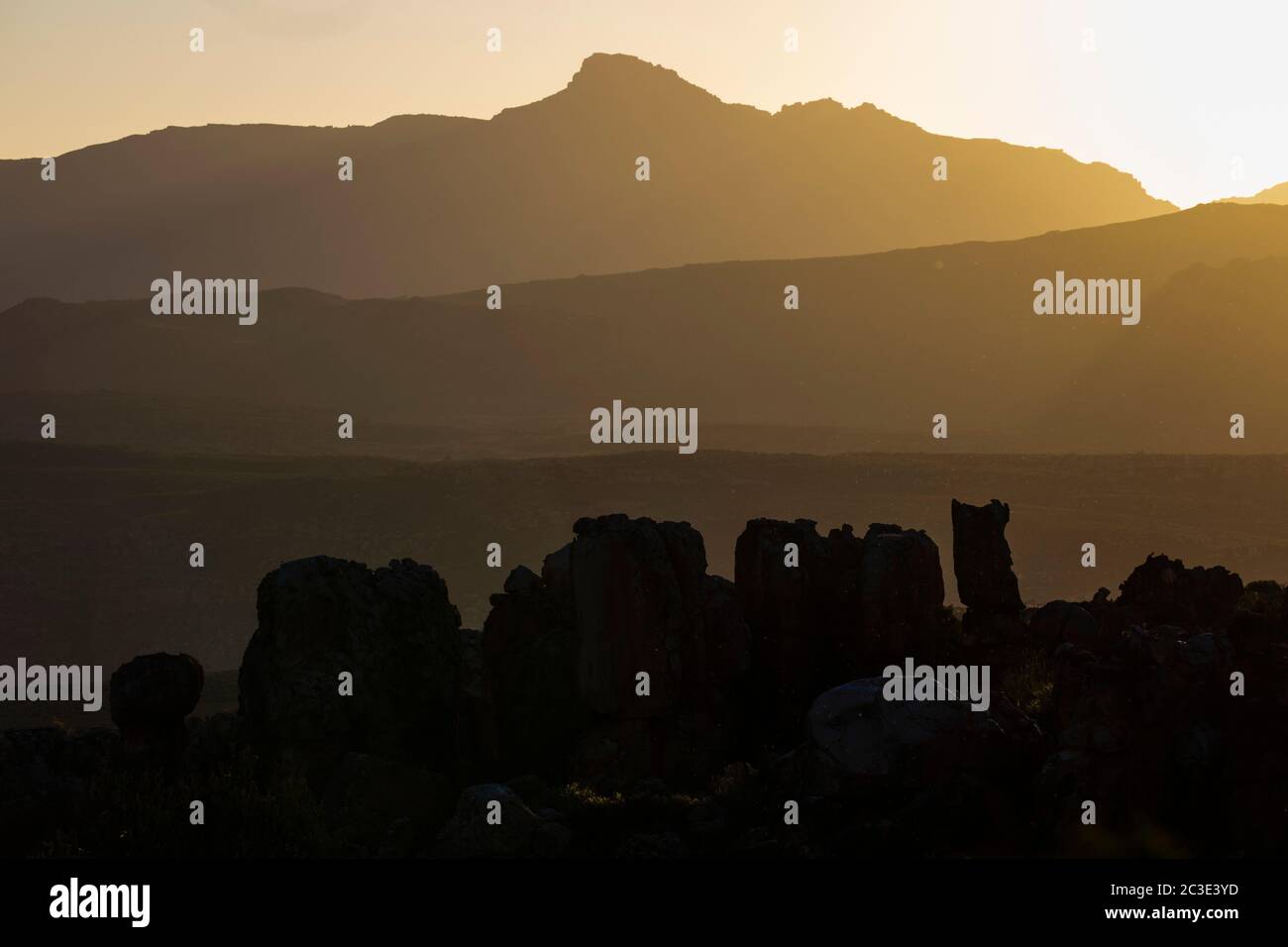 Karoo come natura selvaggia e formazioni rocciose in e intorno Kagga Kamma Riserva Naturale, Cederberg Area, Sud Africa Foto Stock