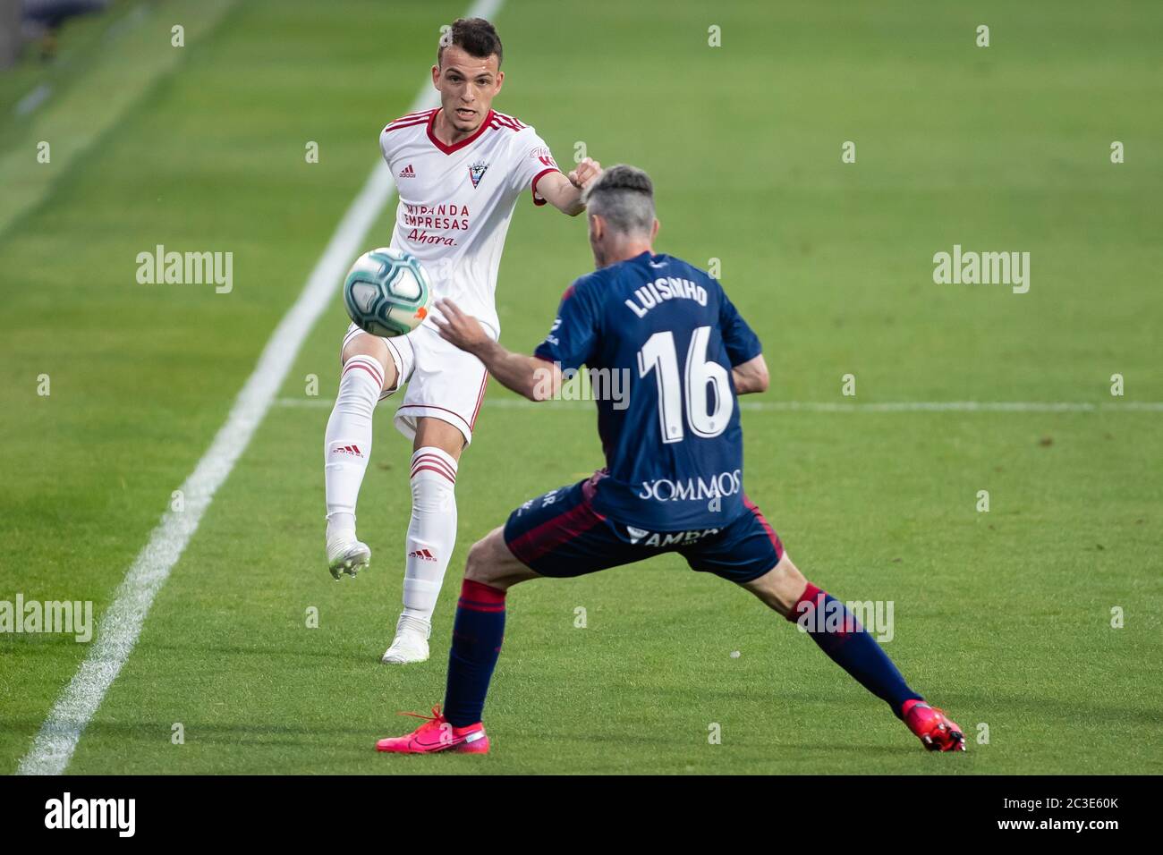 Huesca, Spagna. 18 Giugno 2020. Vicente di Mirandes (17) durante la partita di la Liga SmartBank tra SD Huesca e Mirandes a El Alcoraz. (Foto di Daniel Marzo/Pacific Press/Sipa USA) Credit: Sipa USA/Alamy Live News Foto Stock