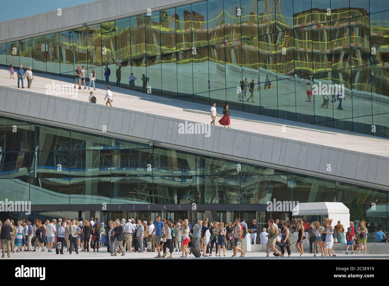 Il Teatro dell'Opera di Oslo (Operahuset) è la sede dell'Opera e del Balletto Nazionale Norvegese. Foto Stock