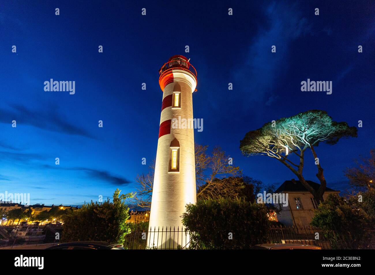 Il Faro Rosso di la Rochelle, Nouvelle-Aquitaine, Francia Foto Stock