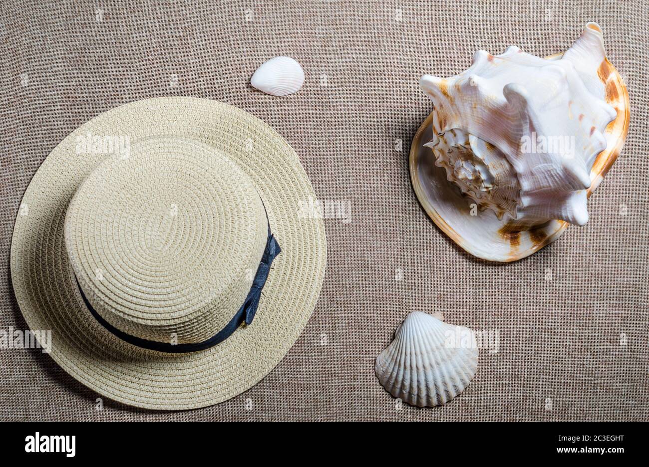 appartamento vacanza con vista su paglia e conchiglie di mare Foto Stock