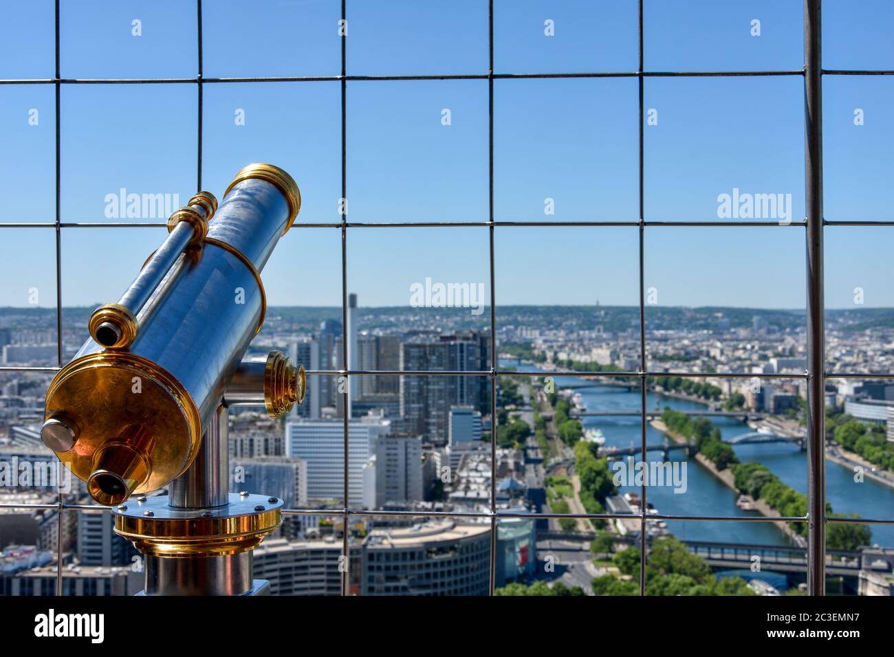 Vista di Parigi dalla cima della Torre Eiffel. Foto Stock