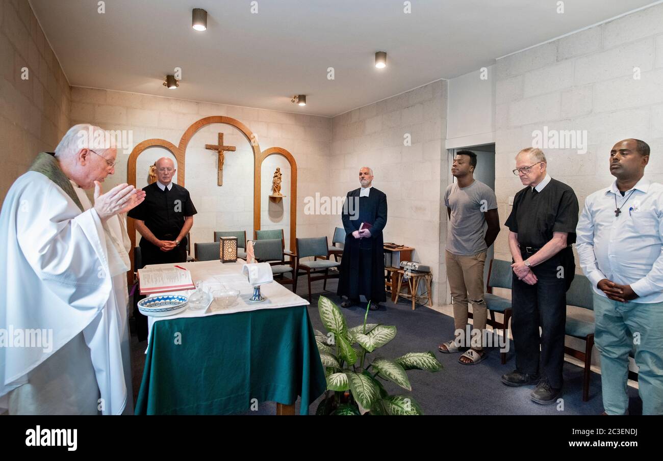 Padre Ray Webb, Fratel Peter Bray, Fratel Peter Iorlano, George Boateng, Fratel Neil Keiffe. (George è un volontario che organizza il tutoring in Foto Stock