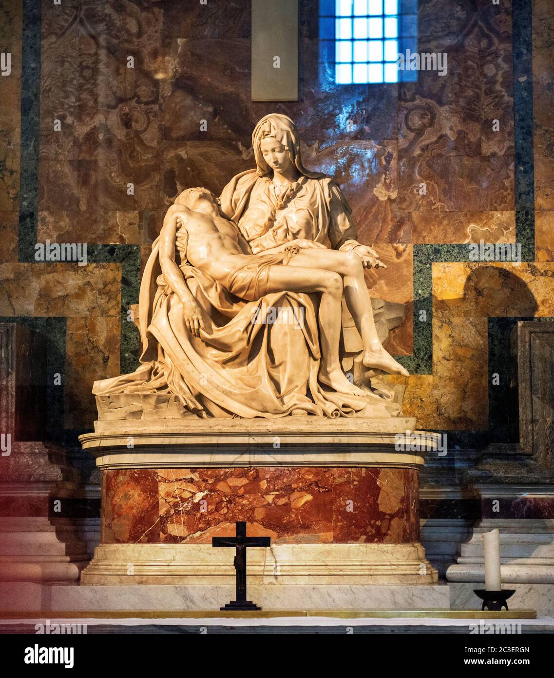 la-piet-di-michelangelo-opera-della-scultura-rinascimentale-di