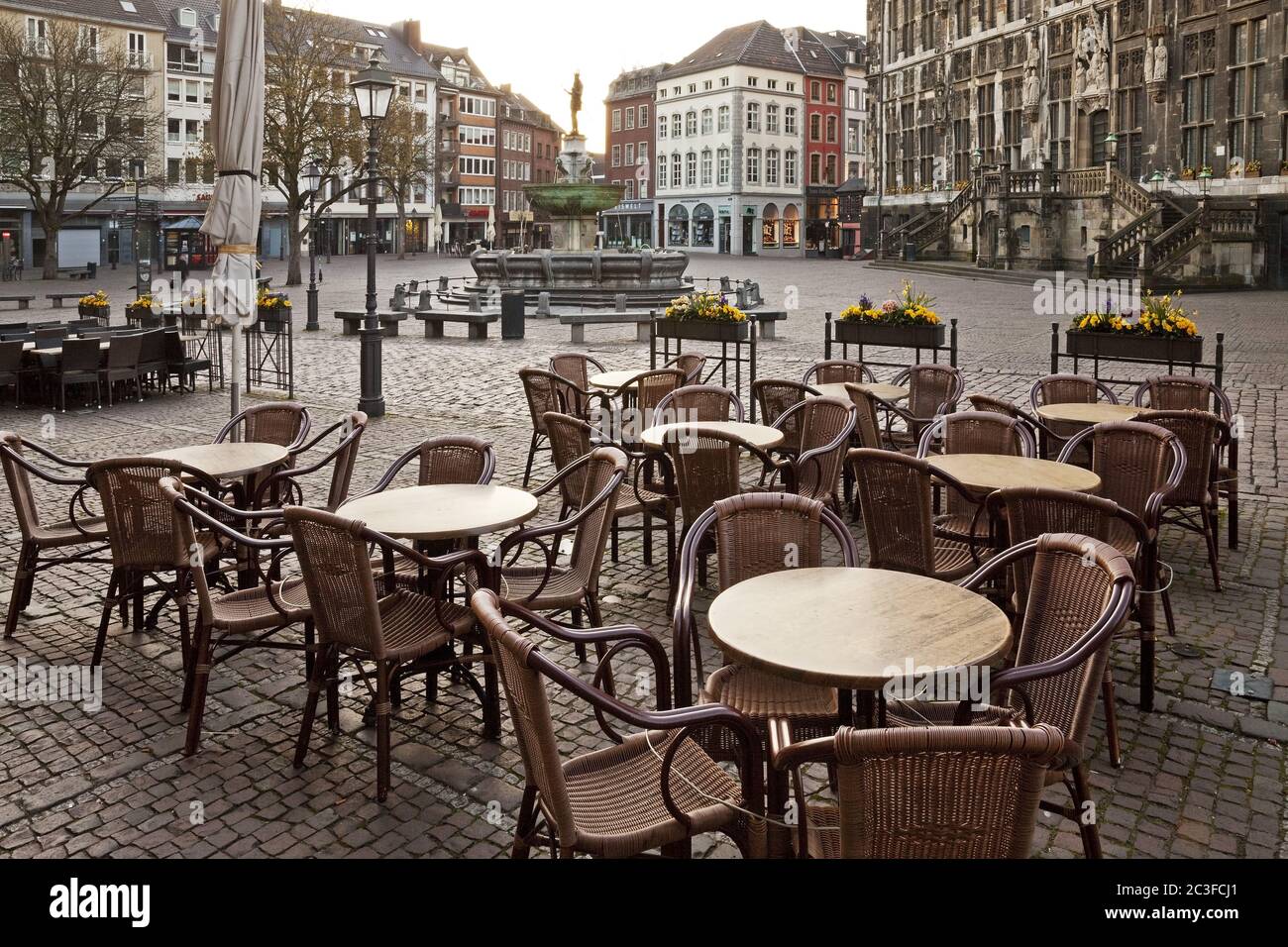 Centro città vuoto, piazza del mercato presso il municipio, Aachen, Coronavirus, aprile 2020, Germania, Europa Foto Stock