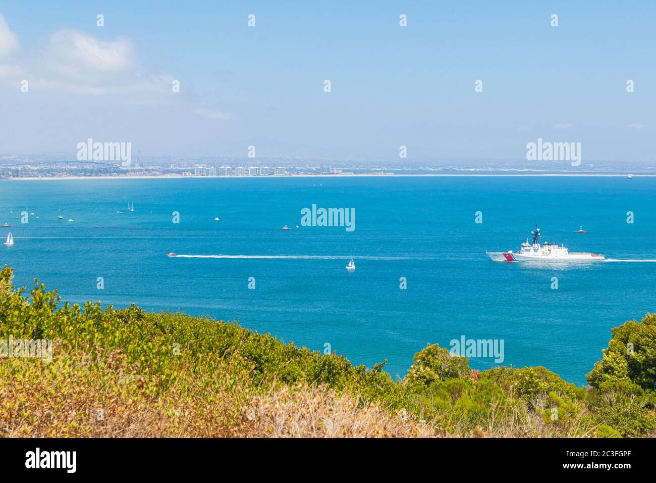 19 giugno 2020: Il Cutter della Guardia Costiera degli Stati Uniti Kimball (WMSL-756) è visto dal Bayside Trail al Cabrillo National Monument a San Diego, CA venerdì 19 giugno 2020. Credit: Rishi Deka/ZUMA Wire/Alamy Live News Foto Stock