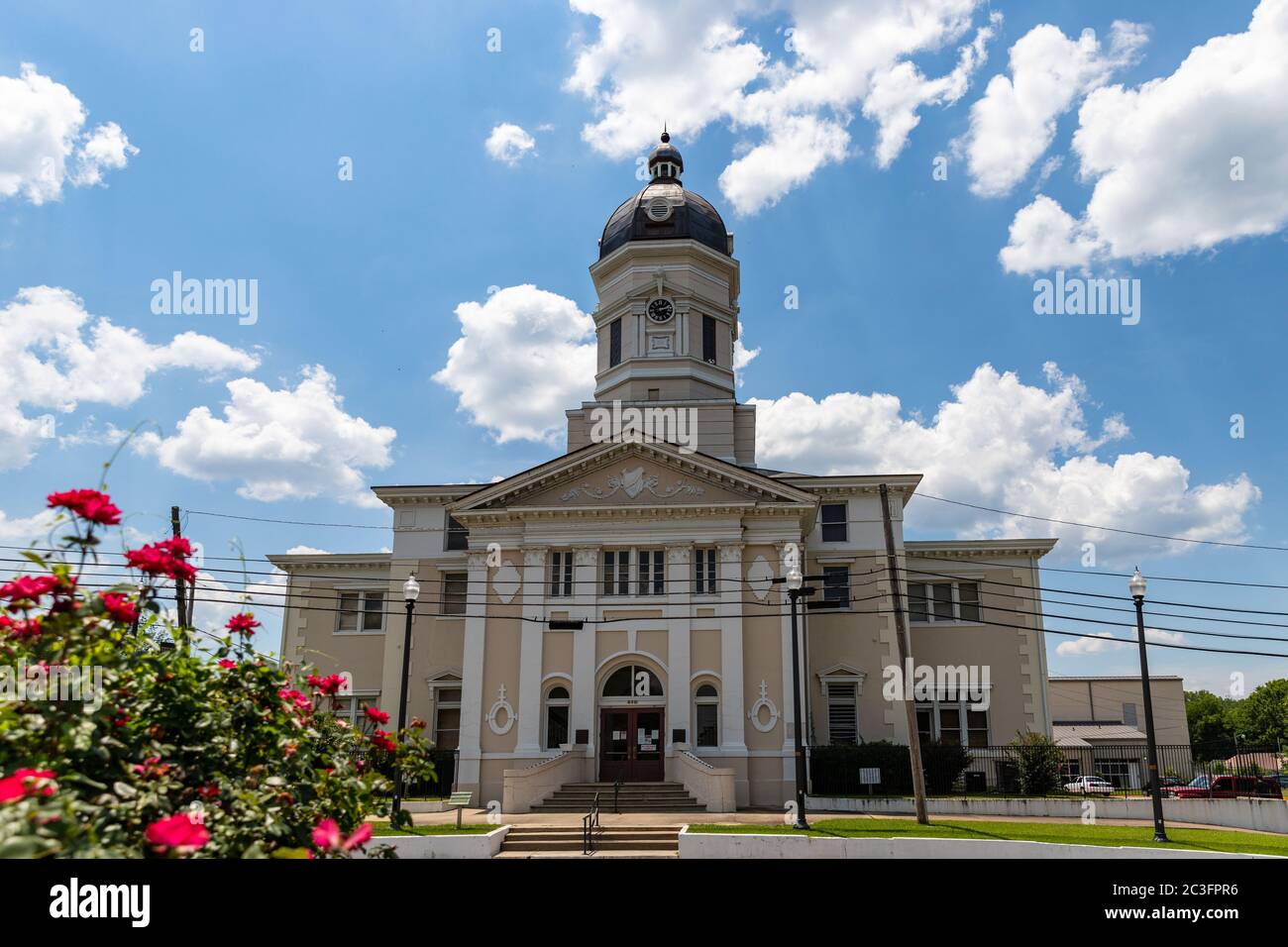 Port Gibson, MS / USA - 19 giugno 2020: Lo storico tribunale della contea di Claiborne a Port Gibson, Mississippi Foto Stock