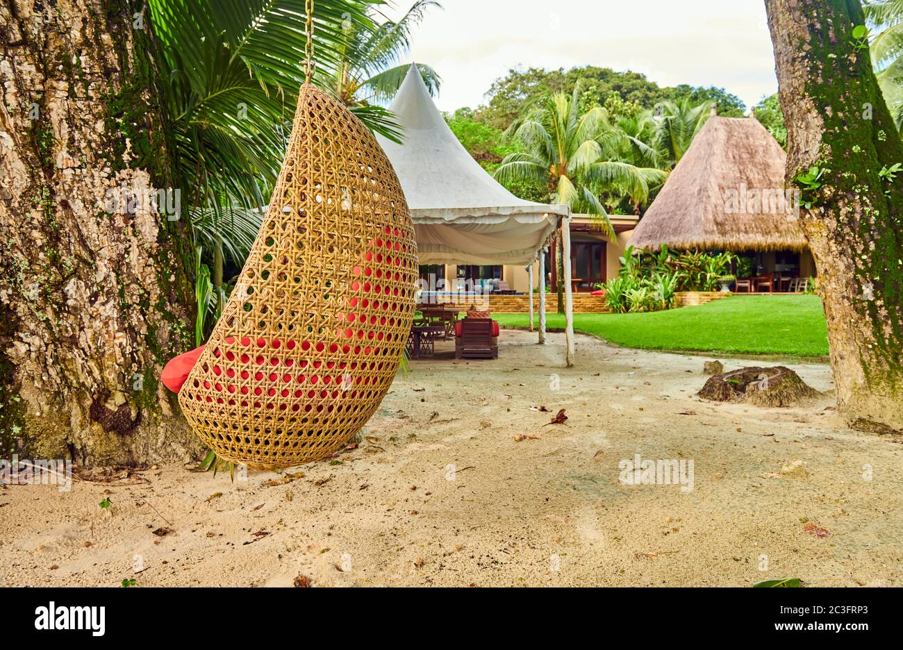 Spiaggia swing uovo sedia a Seychelles Foto Stock