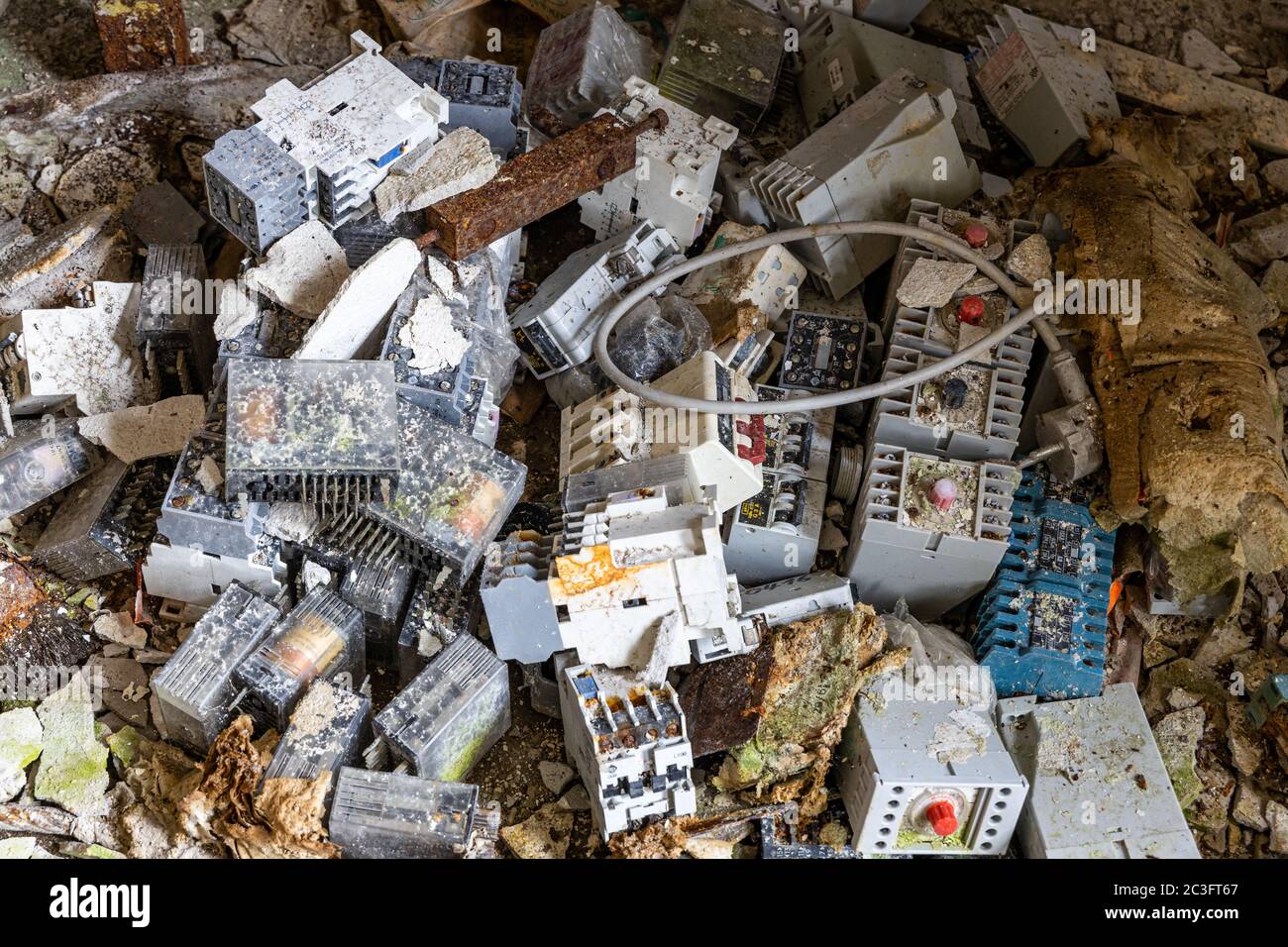 Luoghi persi la vecchia macchina arrugginendo via Foto Stock