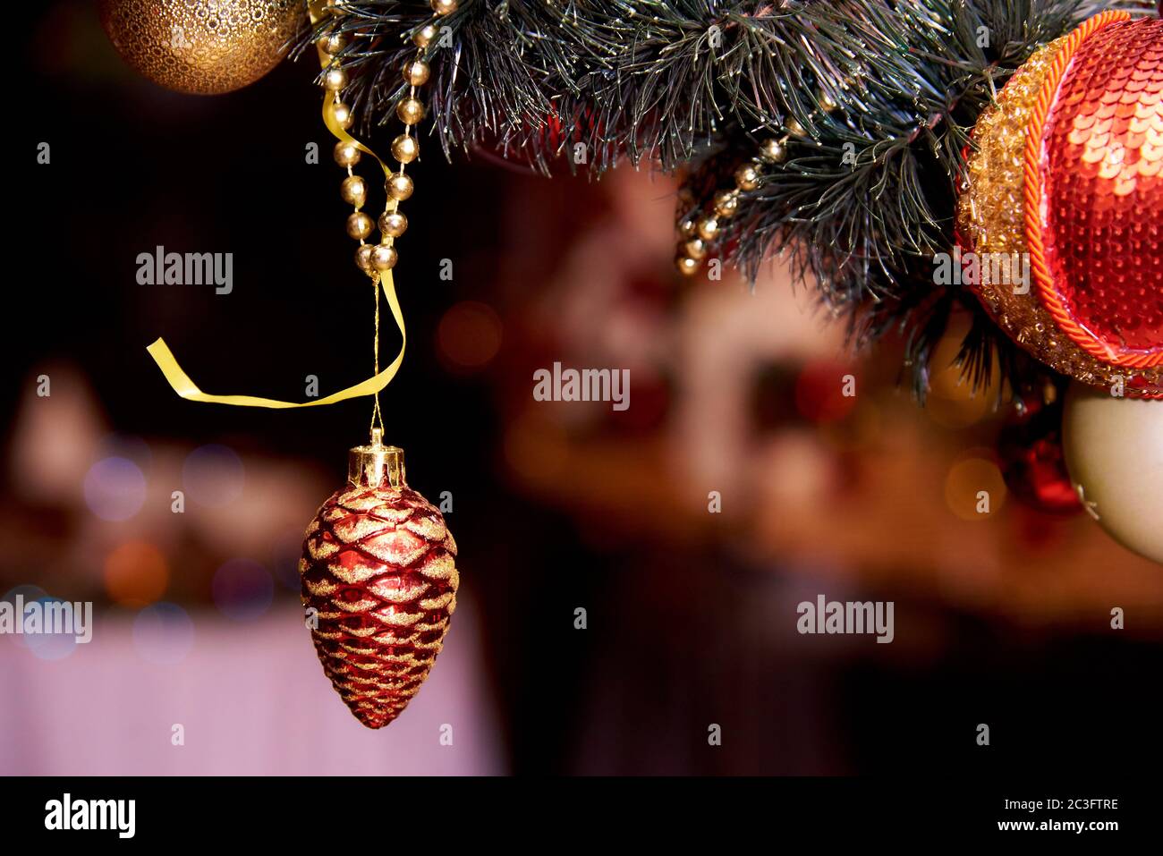 Decorazione di Natale sull'albero di Natale. Foto Stock