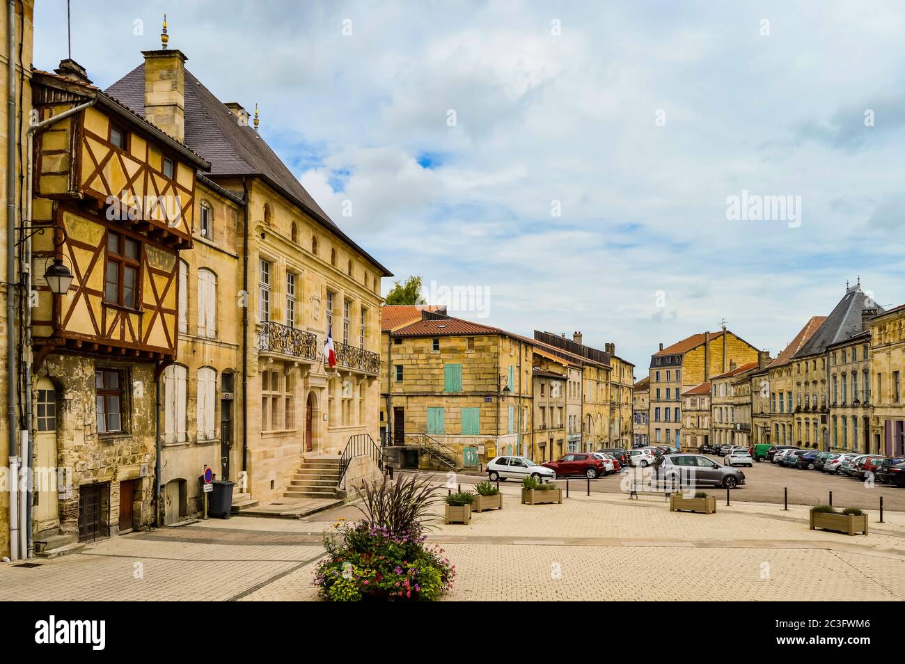 Casa a graticcio su piazza Saint-Pierre a Bar le Duc. Foto Stock