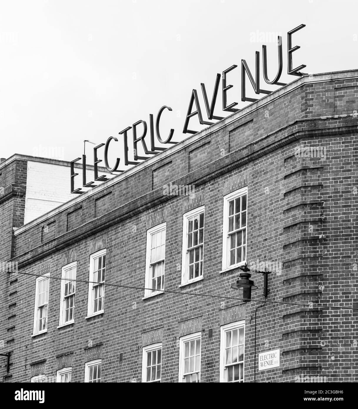 Electric Avenue a Brixton in Monocromo Foto Stock