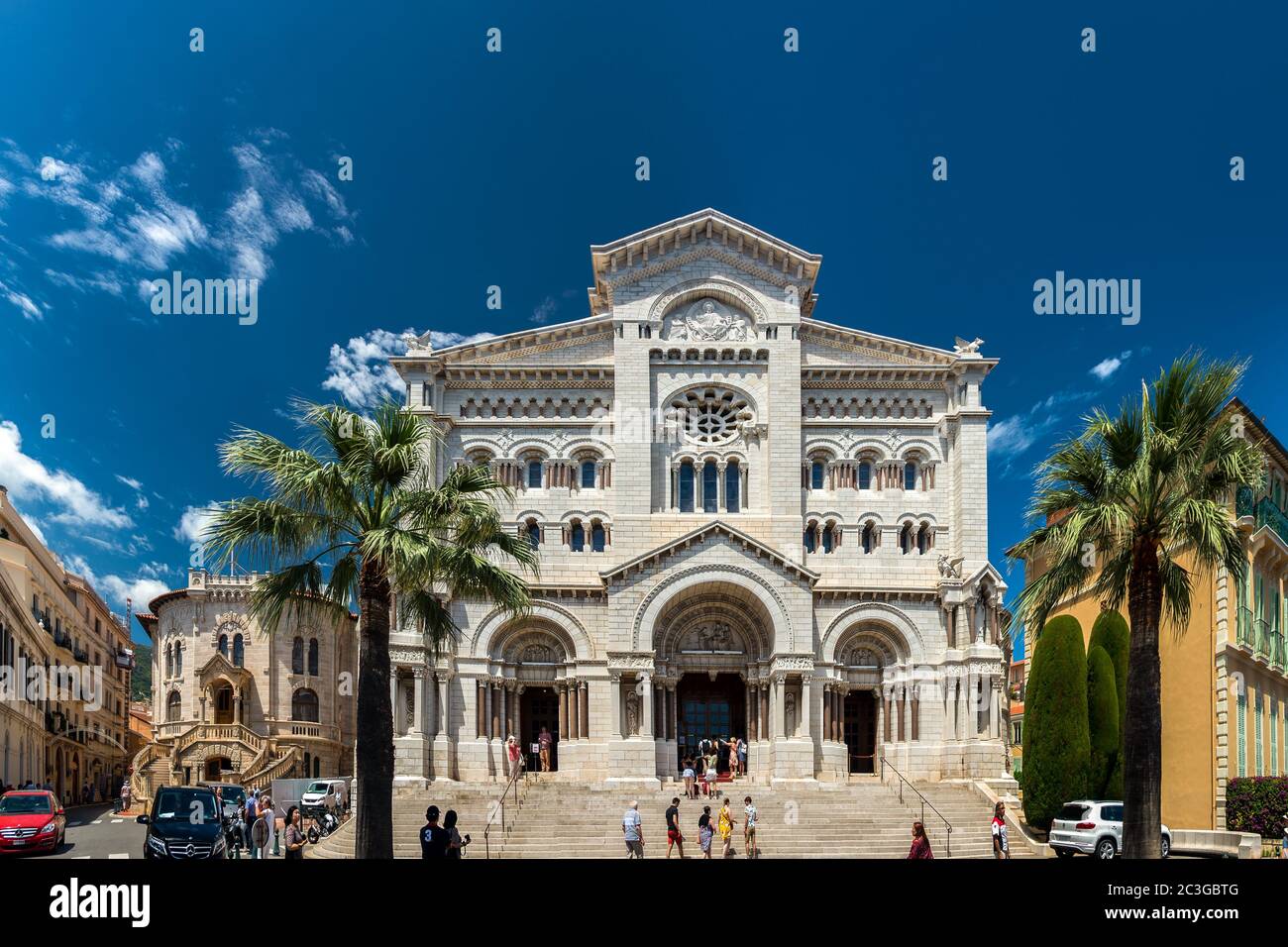 Monaco-Ville, Monaco - 13 Giugno 2019 : esterno della Cattedrale di Monaco. E' famoso per le tombe della Principessa Grace e del Principe Rainier. Foto Stock