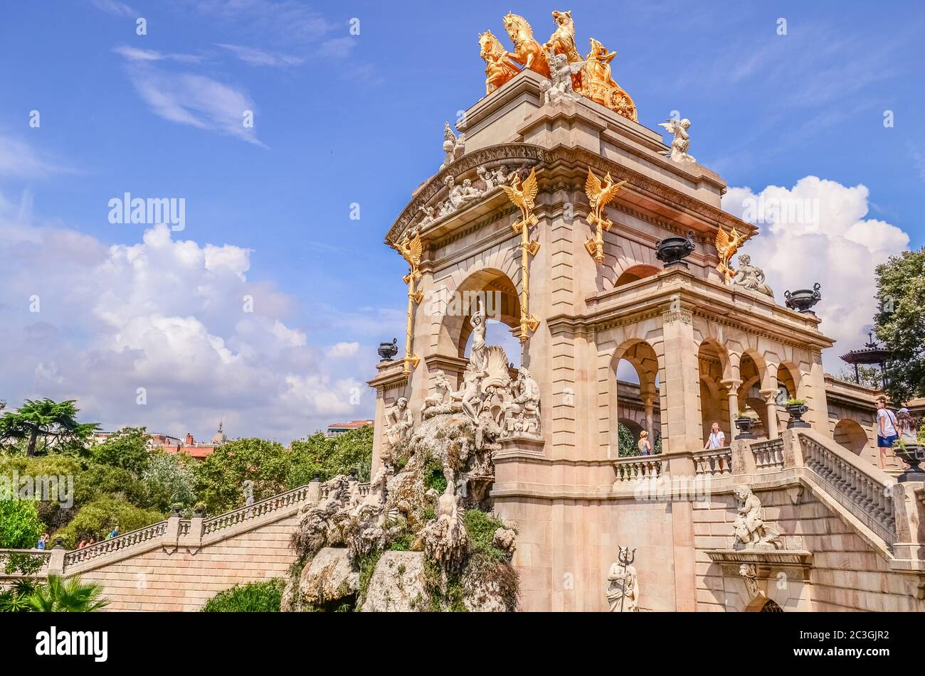 La cascata Cascada con molte clulpture si trova nel Parc de la Ciutadella (Parco della Cittadella) di Barcellona, in Spagna Foto Stock