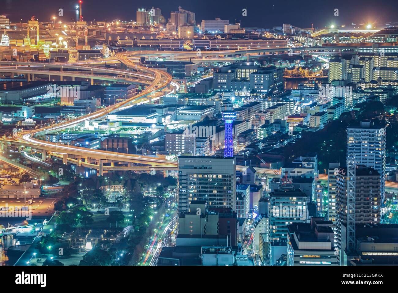 Vista notturna e la Torre Marina dalla Torre di Yokohama Landmark Foto Stock