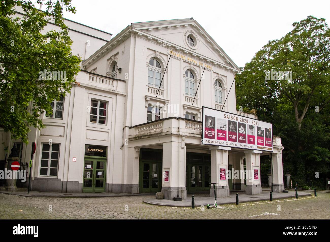 Facciata del Teatro reale del Parco a Bruxelles con gli spettacoli stagionali del 2020-2021. Il Teatro reale del Parco è un teatro di Bruxelles situato sulla Th Foto Stock