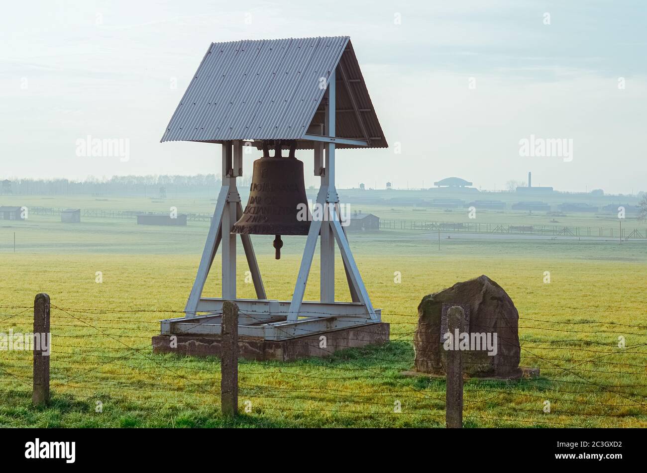 Campana di pace nel campo di concentramento e sterminio tedesco Majdanek. Lublino, Polonia Foto Stock