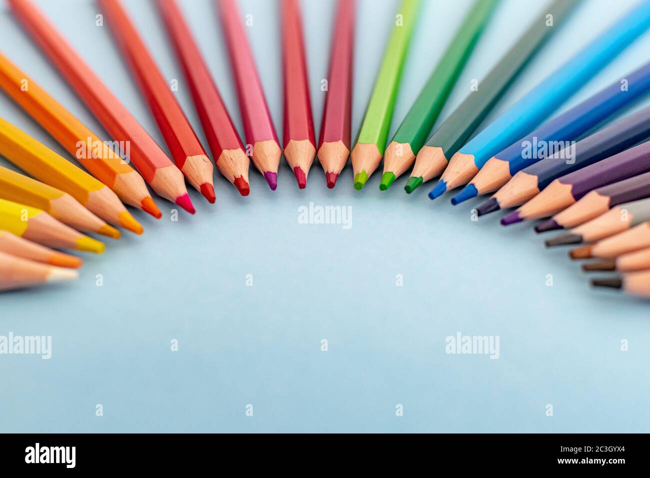 10 matite con colori arcobaleno - nere