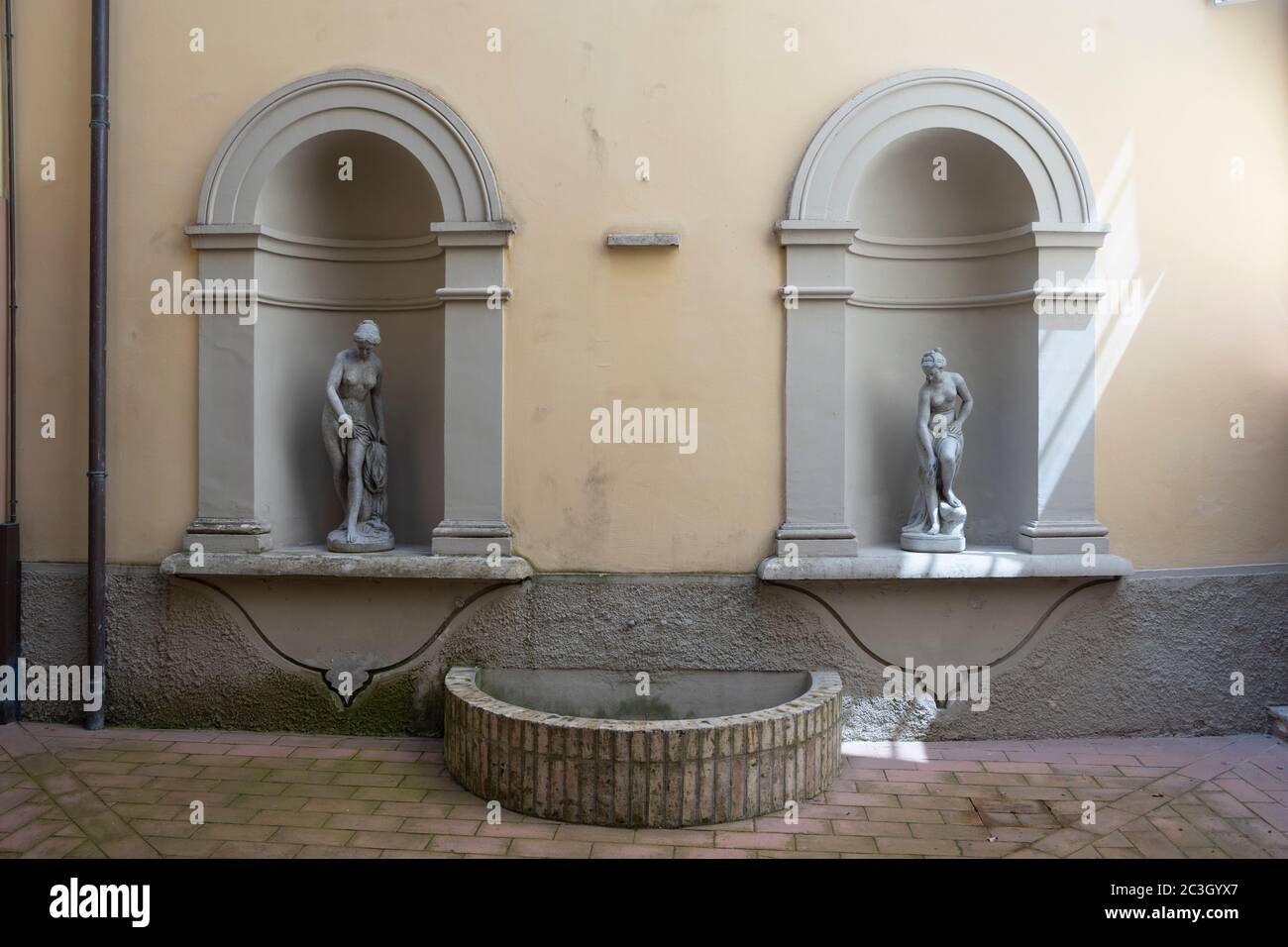 Cortile interno di un palazzo nobile nella città di Spello, Umbria, Italia Foto Stock