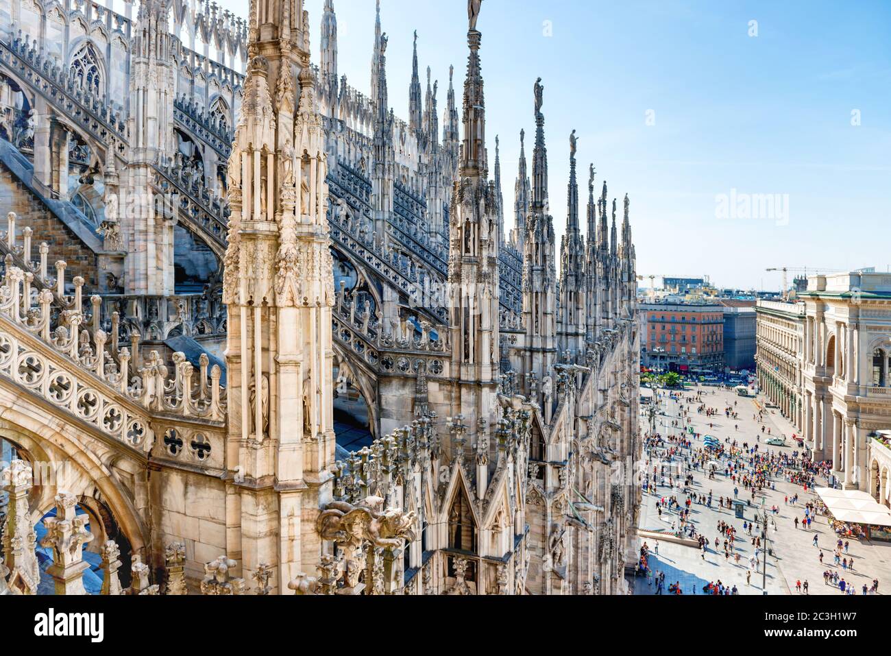 milano si butta dal duomo